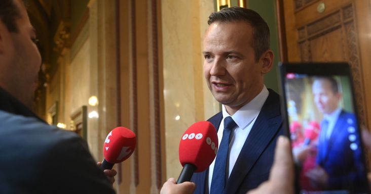 Beidézték Navracsics Tibort, Trócsányi Lászlót, Tuzson Bencét és Varga Juditot is a parlamentbe