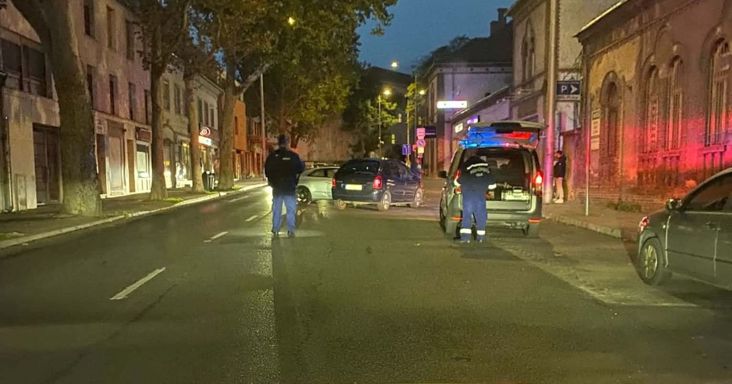 Mi történt a Kórház térnél? Rendőrautó és több jármű a helyszínen - FOTÓ+VIDEÓ!