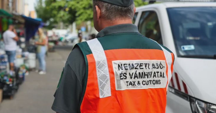Kirúgták a NAV egyik elnökhelyettesét, aki korábban a Volánbusz gazdasági igazgatója volt
