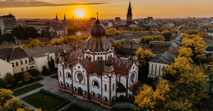 Nem akarnak hazamenni a turisták: ez a zsinagóga mindenkit elvarázsol + videó