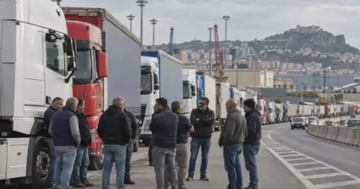 Ellátási hiányt teremt a fuvarozók sztrájkja Olaszország egyre több térségében