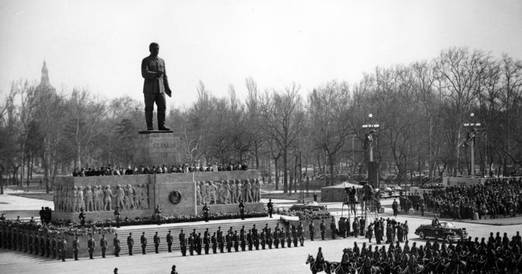 1956 előzményei: háborús propagandával riogatva facsarták szét a magyar társadalmat