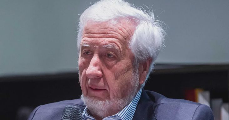 Ismét elrendelték a Jeszenszky Gézára kőműveskalapáccsal támadó férfi letartóztatását