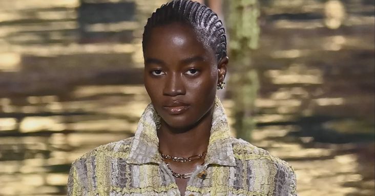 Lagos utcáit használta kifutónak, aztán a Chanel bemutatóján találta magát