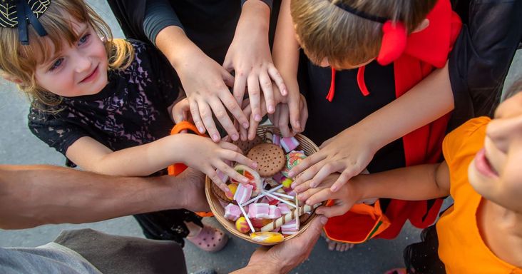 Nem akármilyen halloweeni menet indul Kunszentmiklóson, lovas kocsik is érkeznek