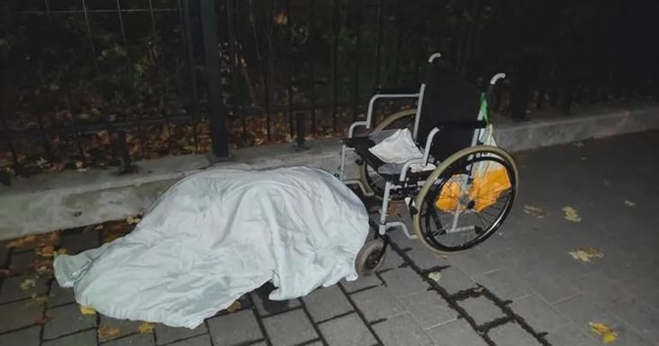 „Nincs irgalom!” – Magatehetetlen betegeket küldenek haza a válságba került fővárosi kórházakból