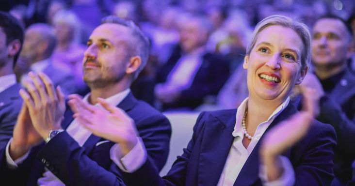 Kisiklatja Alice Weidel karrierjét a svájci pénzbotrány? Újra napirenden a titkos utalások