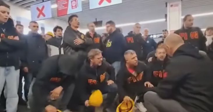 Acélipari munkások foglalták el Genova repterét