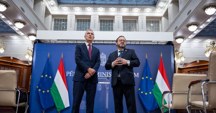 Kármán András kezet rázott Jens Stoltenberggel, megerősítették a 93 milliárdos Norvég Alap-megállapodást