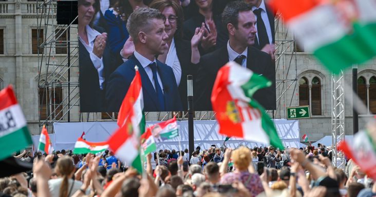 Magyar Péter népszerűségben hatalmas előnnyel vezet Orbánnal szemben