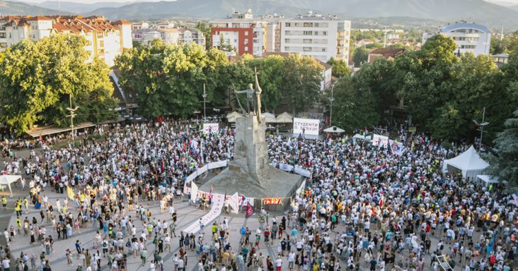 A szerb írók a diákok mellé álltak, már a könyvvásár is politikai tiltakozássá vált