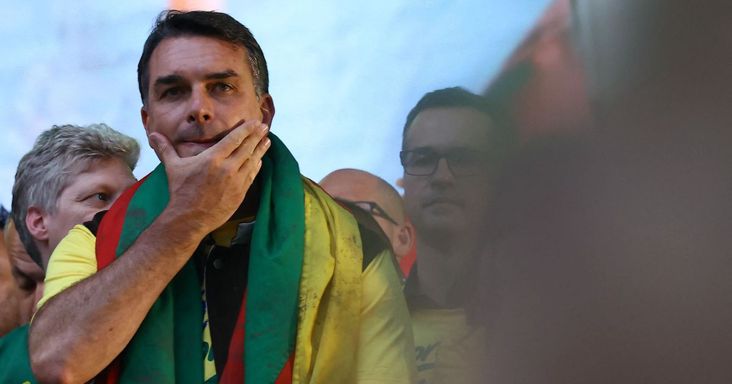 Eltűnt a brazil választások után Flavio Bolsonaro: a rendőrség érvénytelenítette az útleveleit