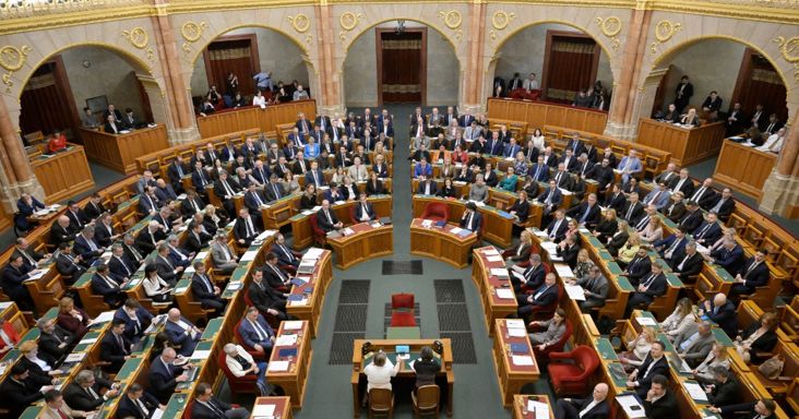 Így reagált a parlamenti ellenzék a miniszterelnök költségvetési beszédére