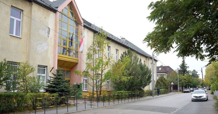 Bombával fenyegetett valaki több iskolát Budapesten, terrorcselekmény előkészülete miatt nyomoz a rendőrség