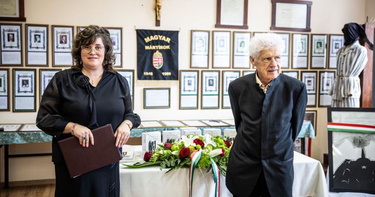 Az utolsó történelemóra után figyelmeztették, hogy meneküljön, mert ő lesz az, akit legközelebb elvisznek