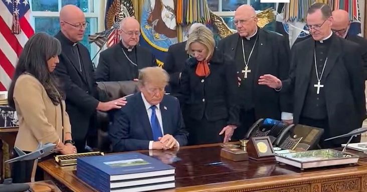 Katolikus püspökök imádkoztak Trumpért az Ovális irodában